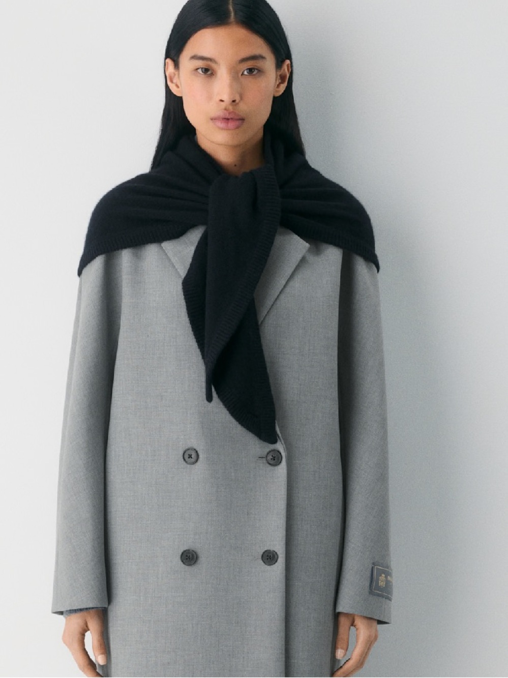Aritzia essential cashmere key medium triangle scarf black NWT
